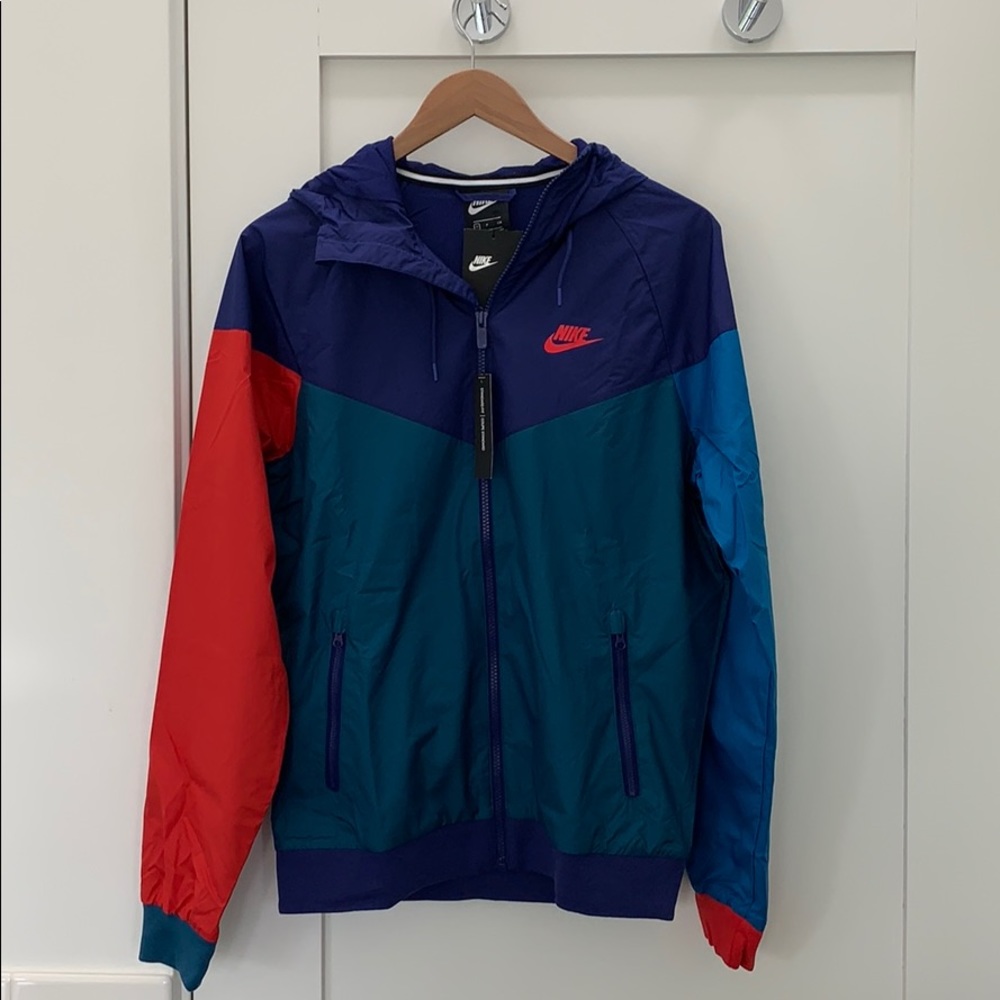 Brand New Mens Nike Sportswear Windrunner Jacket